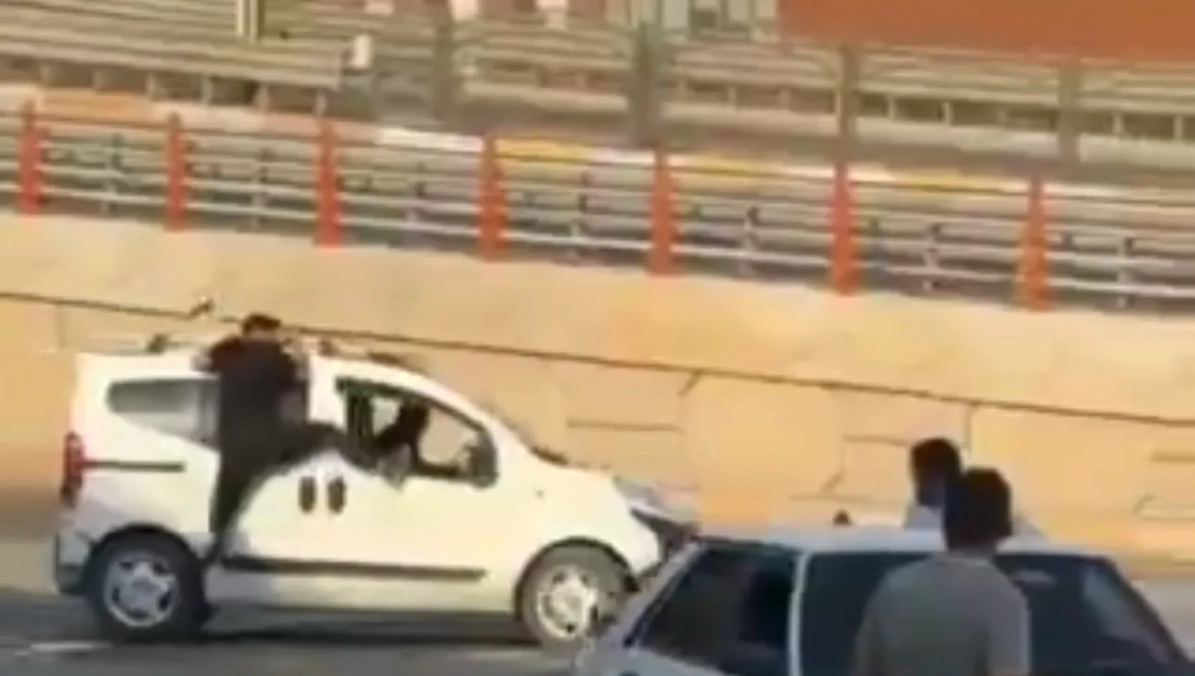 Şanlıurfa sokaklarında tehlikeli kardeş kavgası