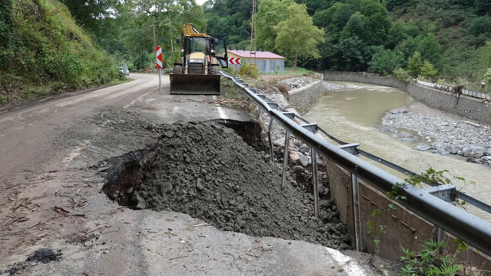 Giresun'da sel sularına kapılan iki kişiden hala haber yok