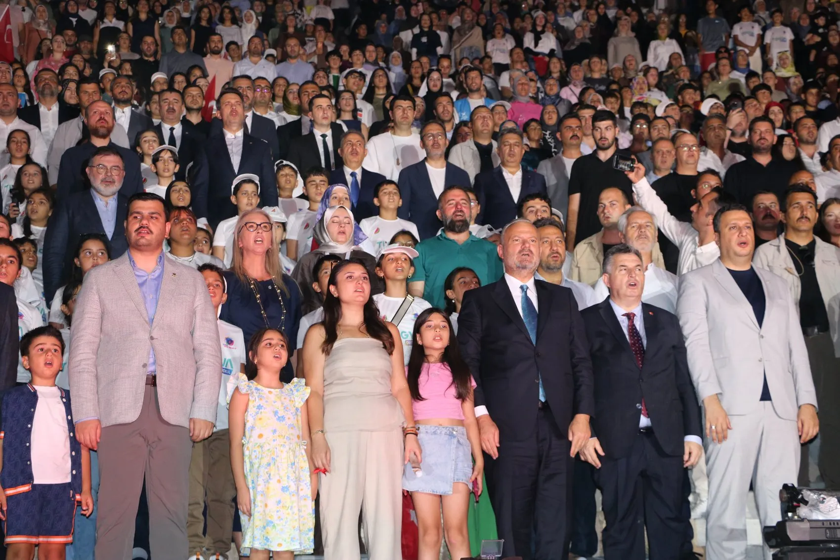 Enerji Bakanı Bayraktar İzmir'de enerji bağımsızlığı mesajı verdi