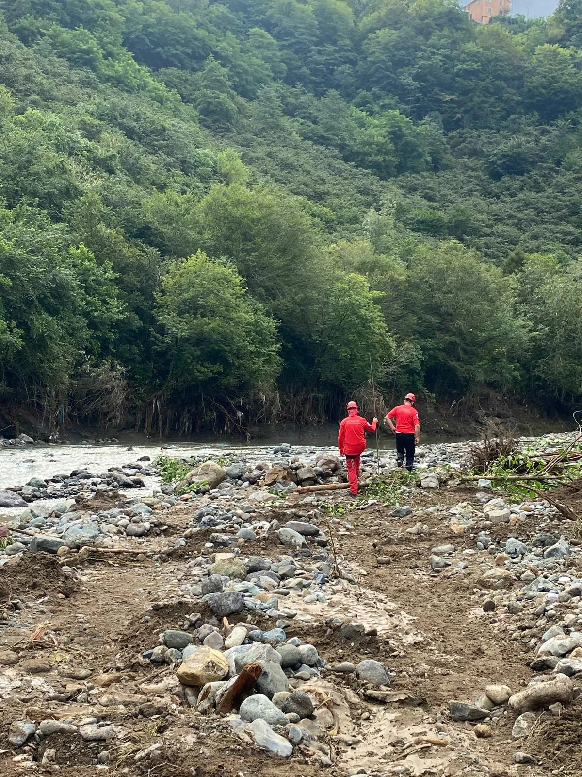 Giresun'da selin yuttuğu dayı ve yeğen dört gündür aranıyor