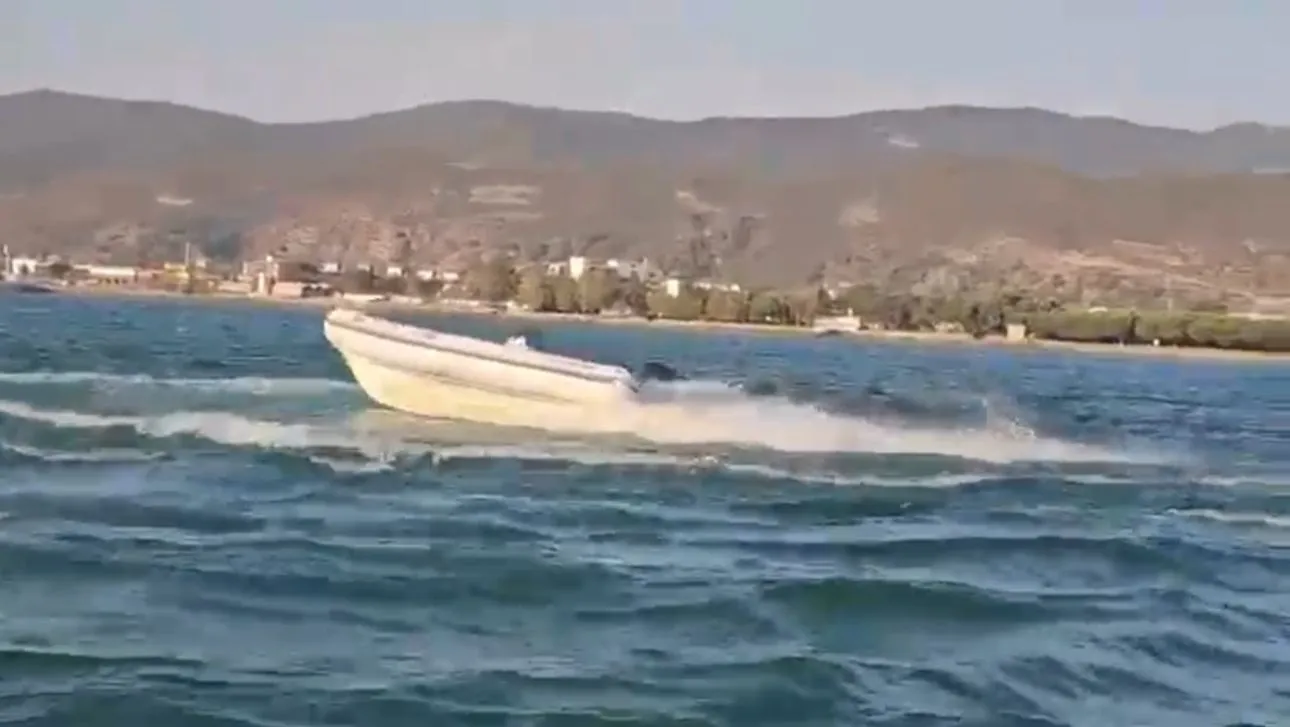Gölde bottan düşen 3 kişi son anda kurtarıldı, o anlar kamerada