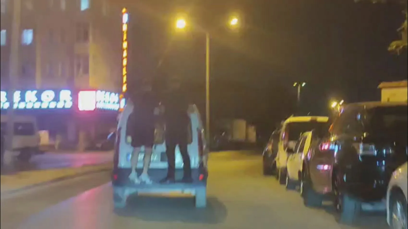 Zeytinburnu trafiğinde yürekleri ağza getiren tehlikeli oyun