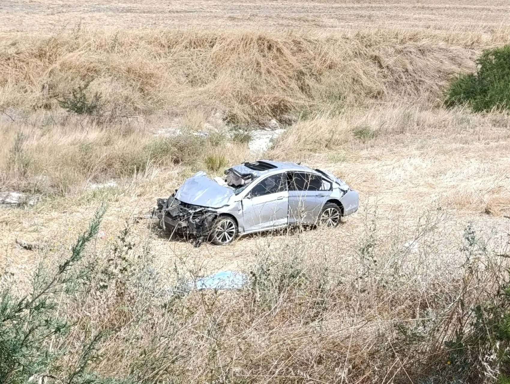 Manisa'da direksiyon hakimiyetini kaybeden sürücü tarlaya uçarak hayatını kaybetti
