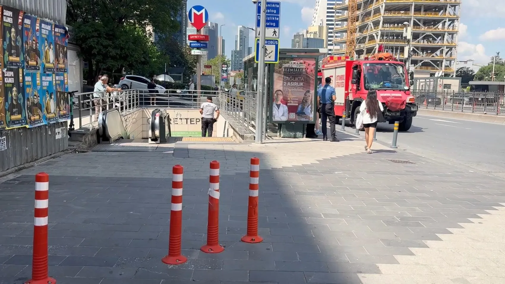 Metro beklerken raylara düşen görme engelli genç kurtarıldı