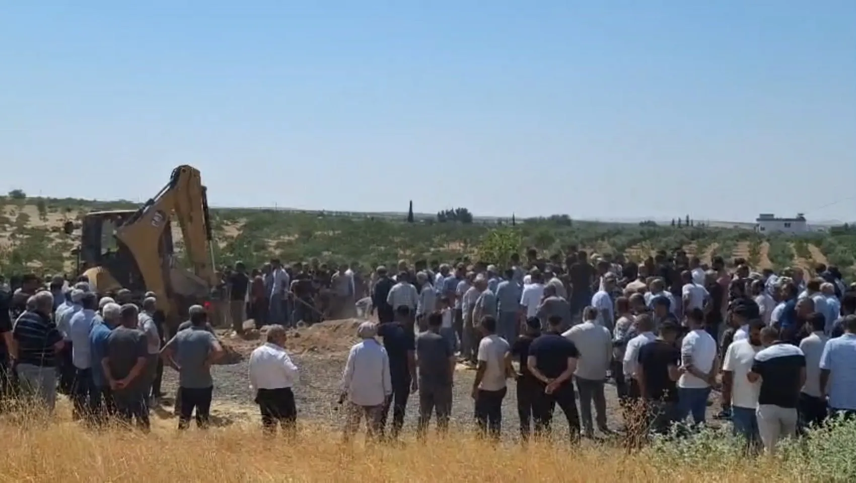 Şanlıurfa yolunda kiralık araçla kaza yapan üç kuzen toprağa verildi