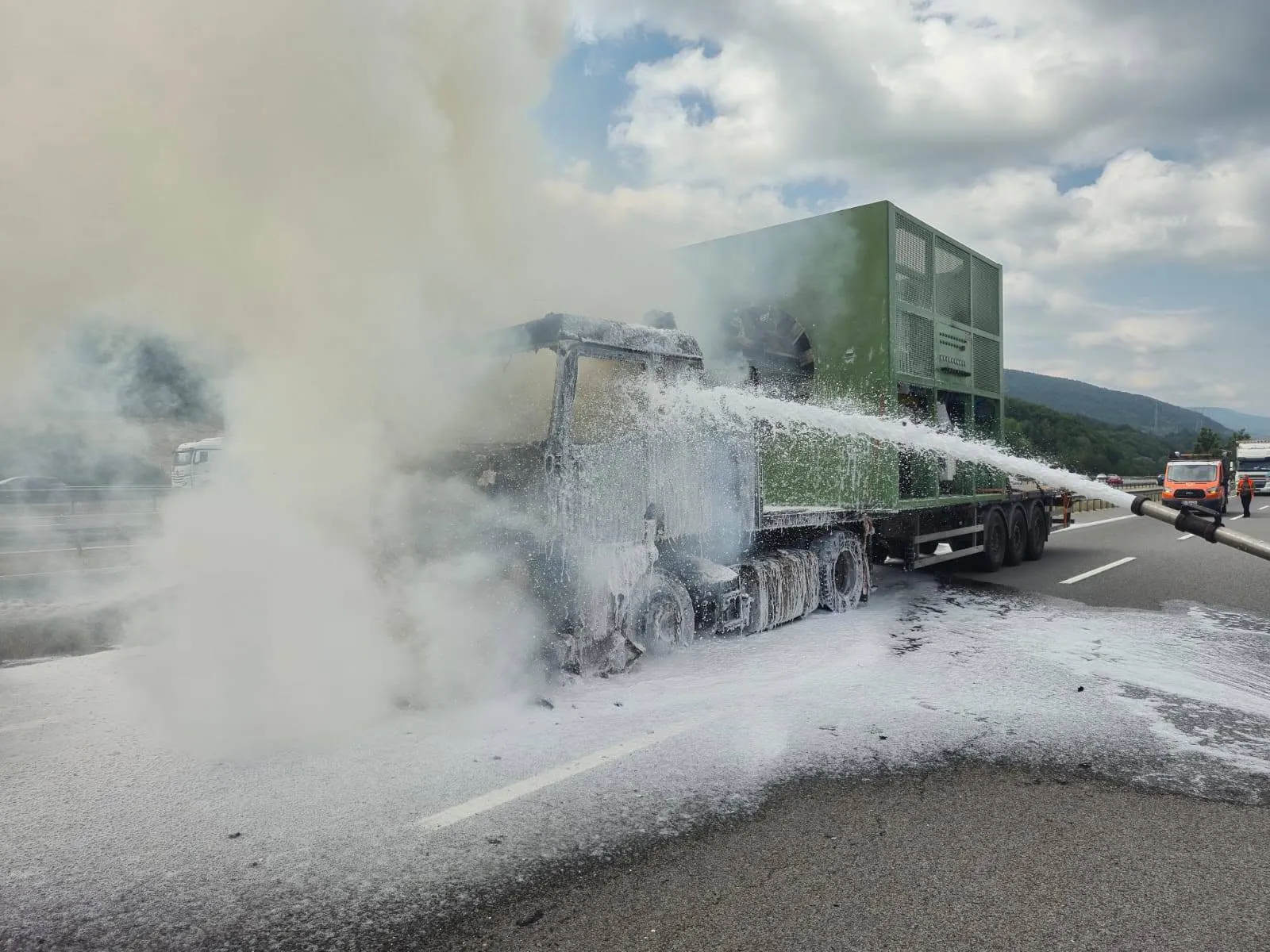 Bolu geçişinde seyir halindeki TIR küle döndü