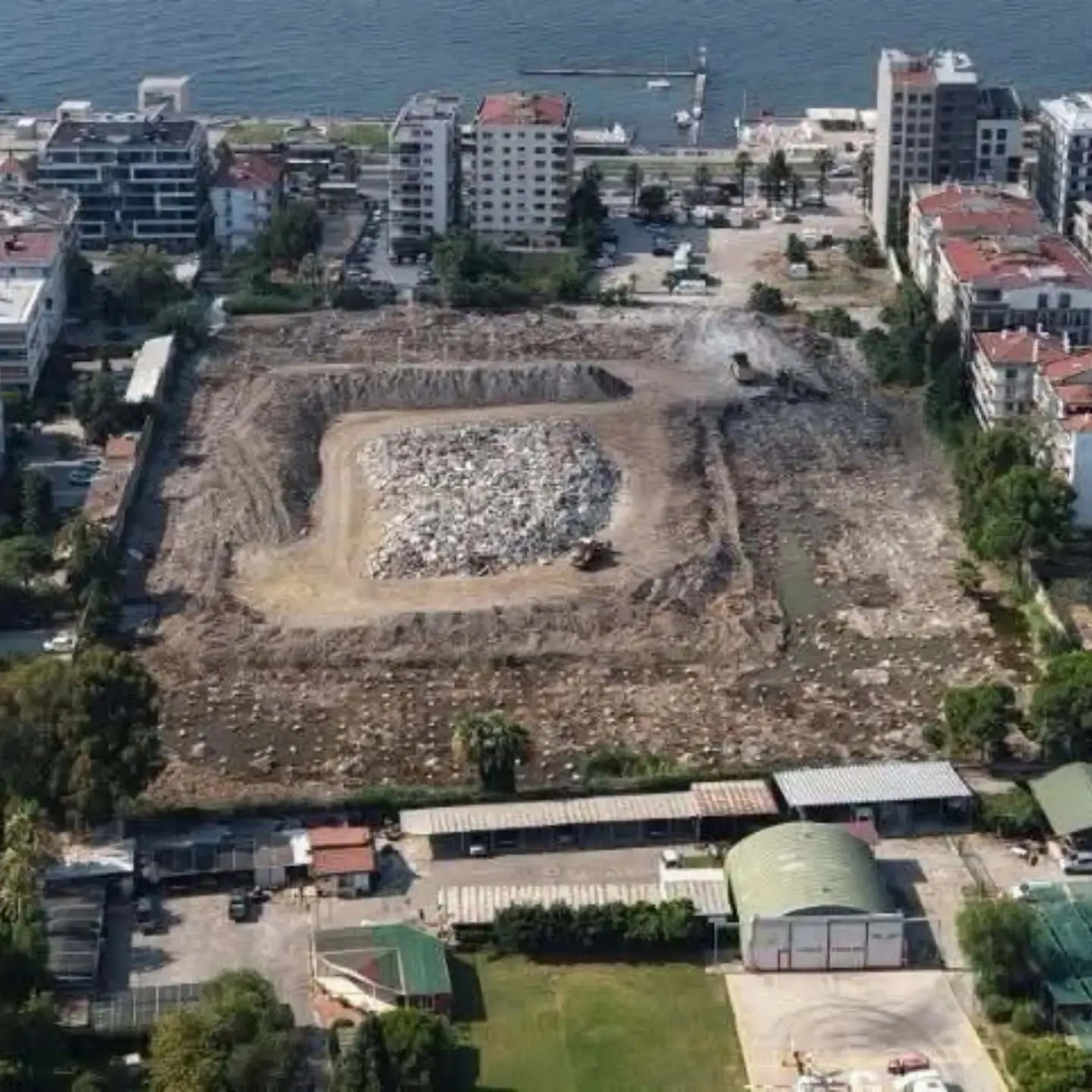 Karşıyaka taraftarı stat beklerken kulüpten siyaset üstü çağrı