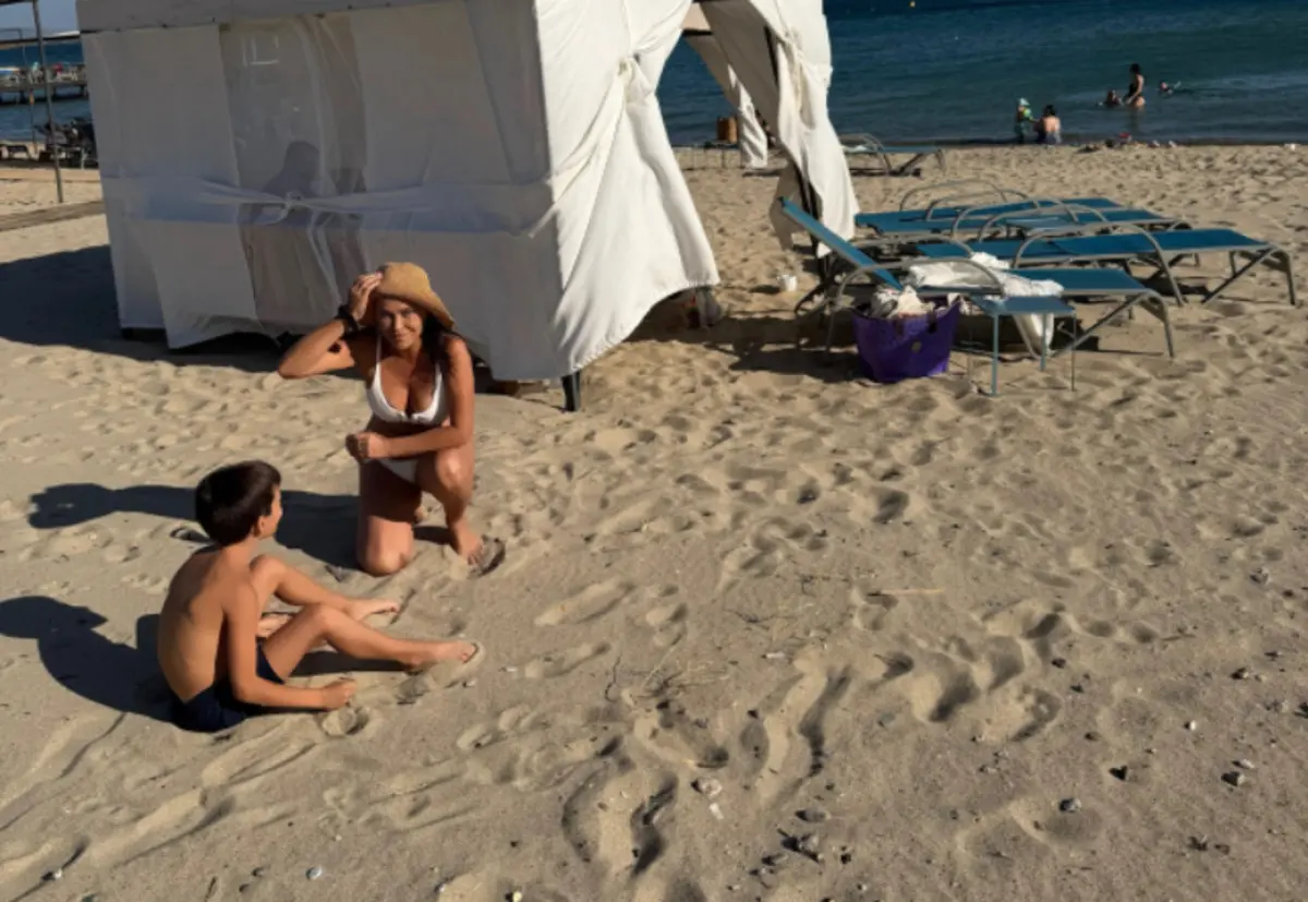 Hülya Avşar 62 yaşında 20 liklere taş çıkardı! Bikinisiyle böyle poz verdi 3