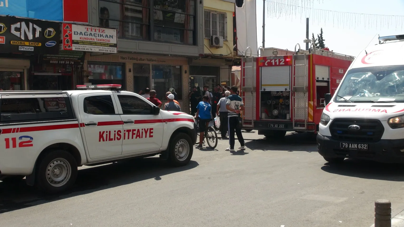Kilis'te iki ayrı yangın 3 kişi hastanede, ev küle döndü