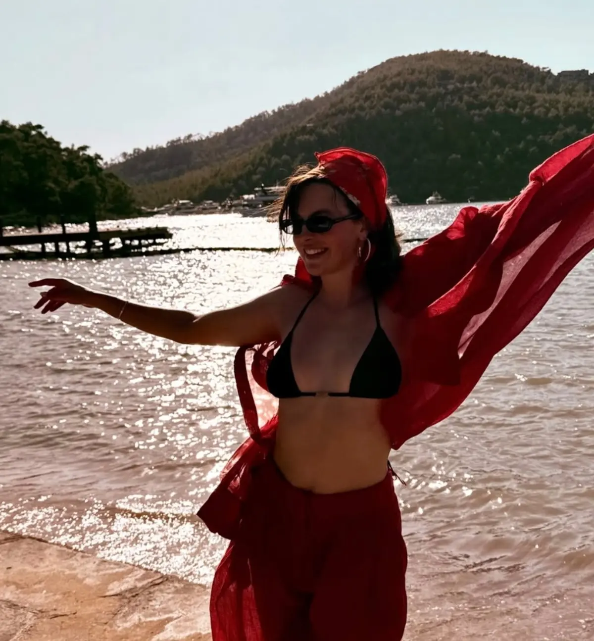 Melis Sezen’den ayna karşısında cesur tatil pozu: Beğeni yağdı 4