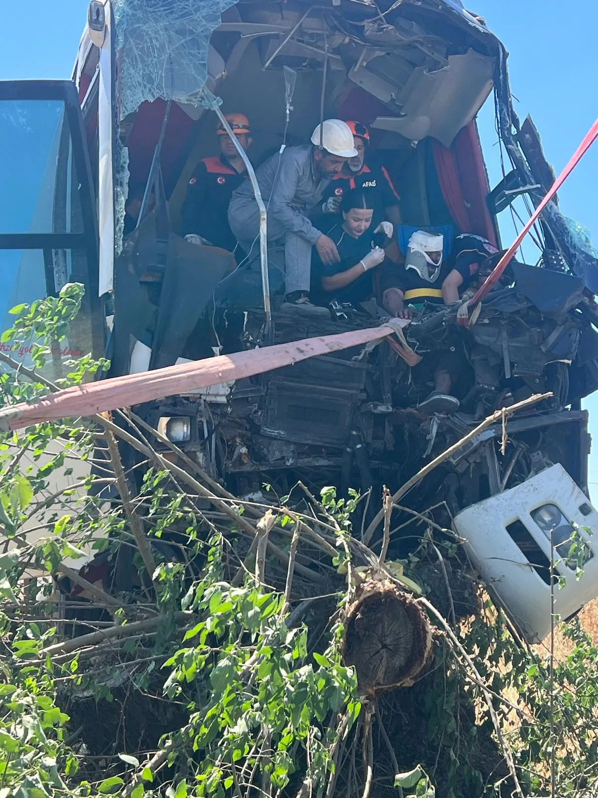 Diyarbakır Lice yolunda otobüs kaza yaptı