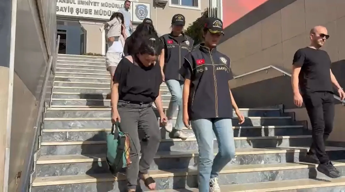 İstanbul’da Masaj Salonu Maskesiyle Fuhuş Çetesi Çökertildi 6 Şüpheli Adliyede