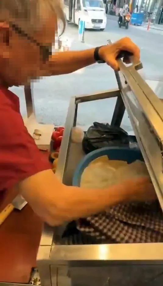 Adana'da lahmacun kavgası sonrası zabıta tezgahı kaldırdı