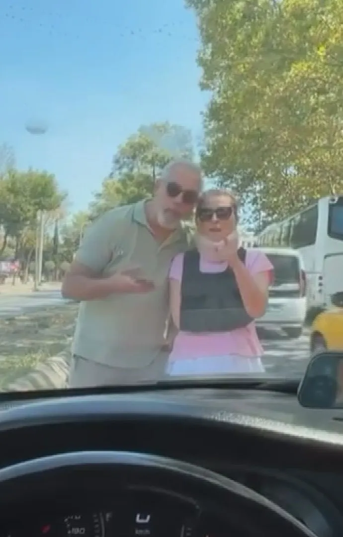 Yol verme kavgası büyüdü, kadın taksiciye saldırdı o anlar kamerada