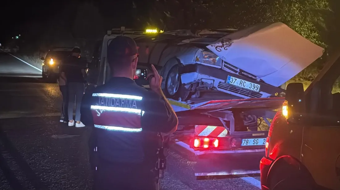 Gece yolunda direksiyon hakimiyeti kayboldu, otomobil takla attı