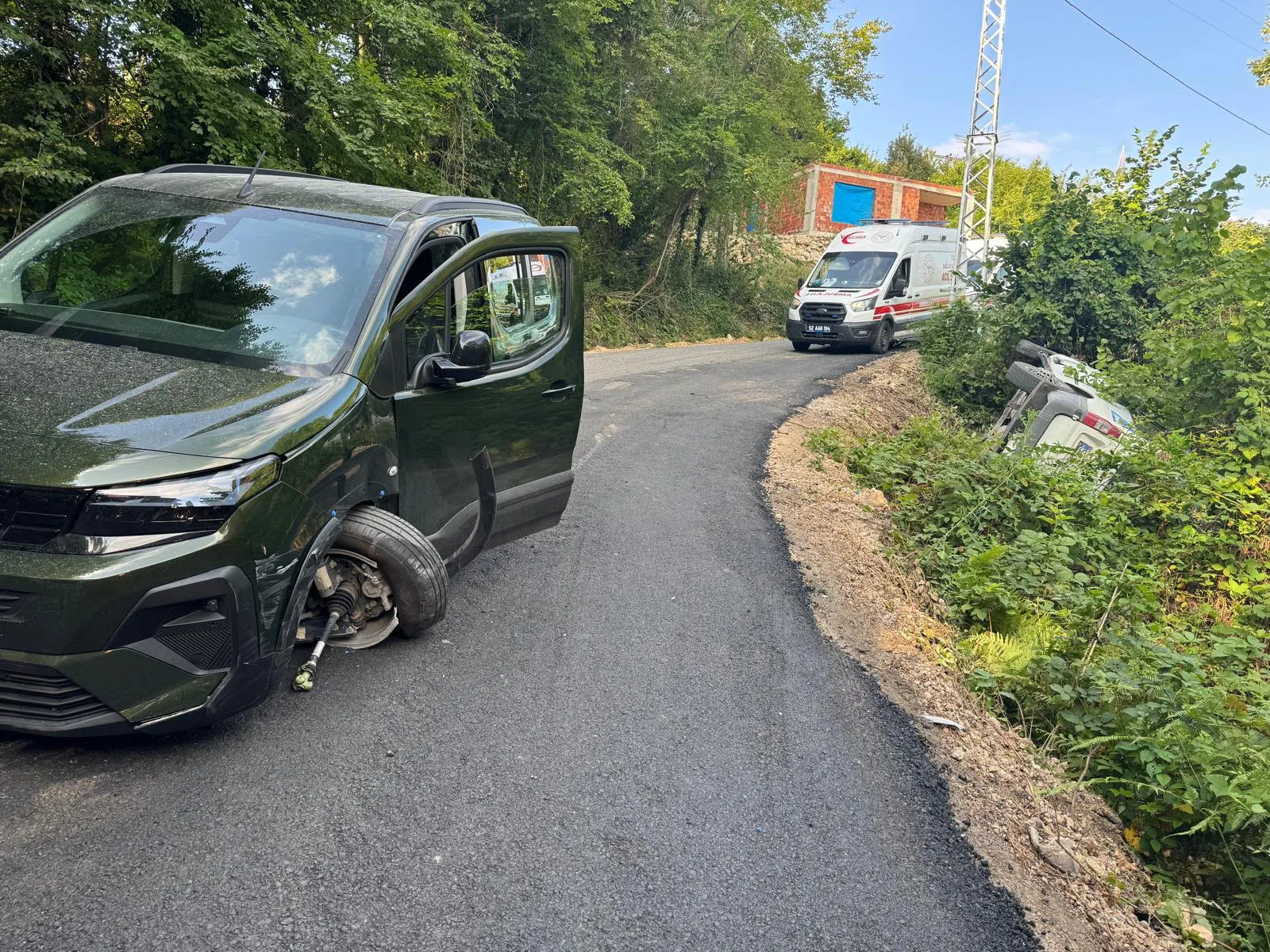 Ordu'da fındık işçilerini taşıyan minibüs devrildi