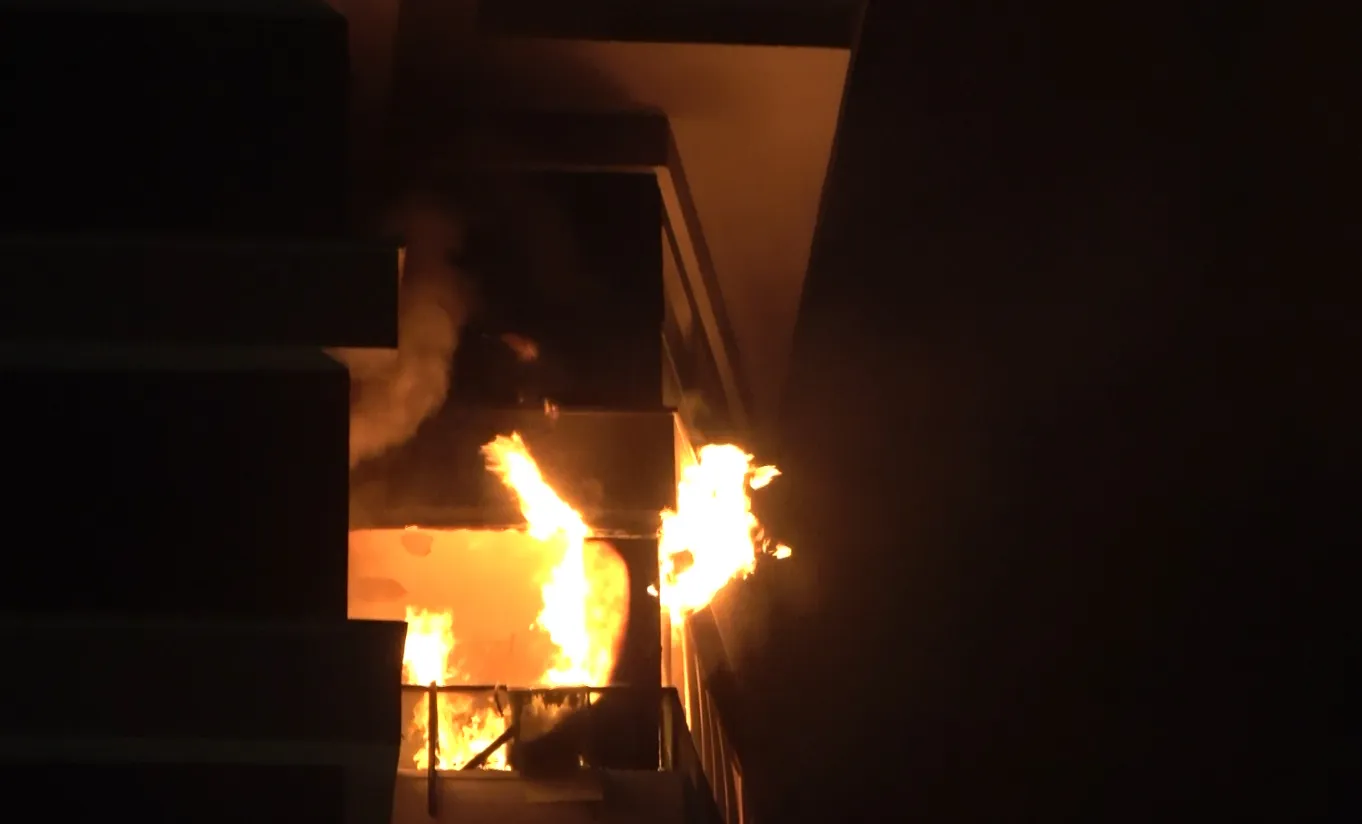 Aksarayda apartman yangını 14 kişiyi hastanelik etti
