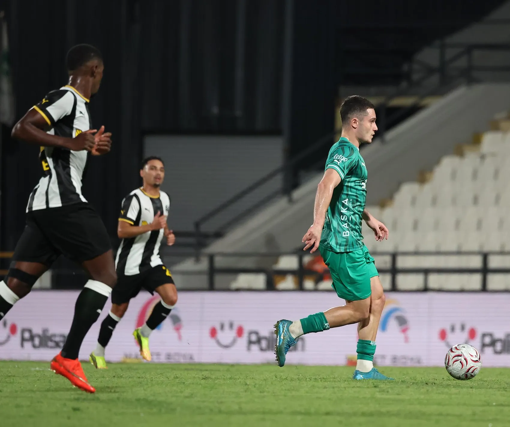 Manisa FK ve Bodrum FK karşılaşmasının perde arkası objektiflere yansıdı
