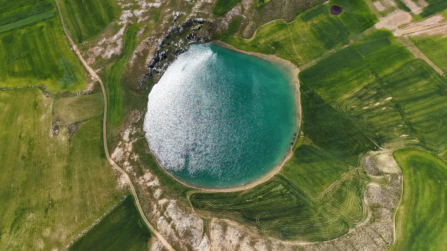 Sivas’ın doğa harikası obruk gölleri ziyaretçilerini bekliyor
