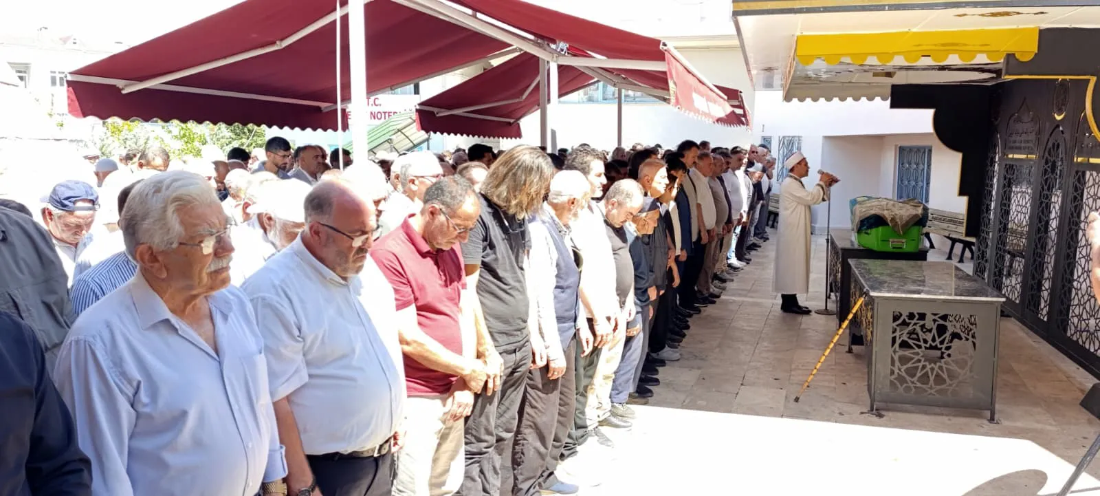 Sivas'ta minibüs kazasında ölenler yan yana toprağa verildi