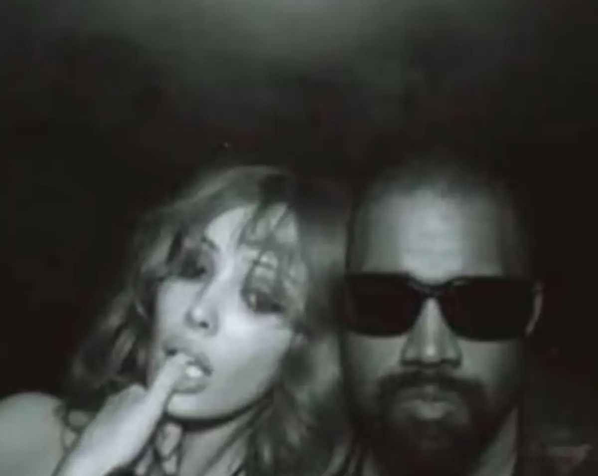 Bianca Censori ve Kanye West kamerayı açıp öpüştü 1