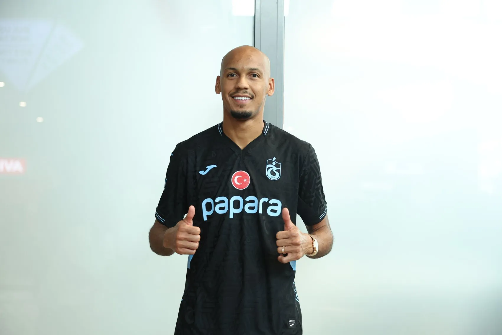 Fabinho Trabzon'da, taraftar havalimanında coşkuyla karşıladı