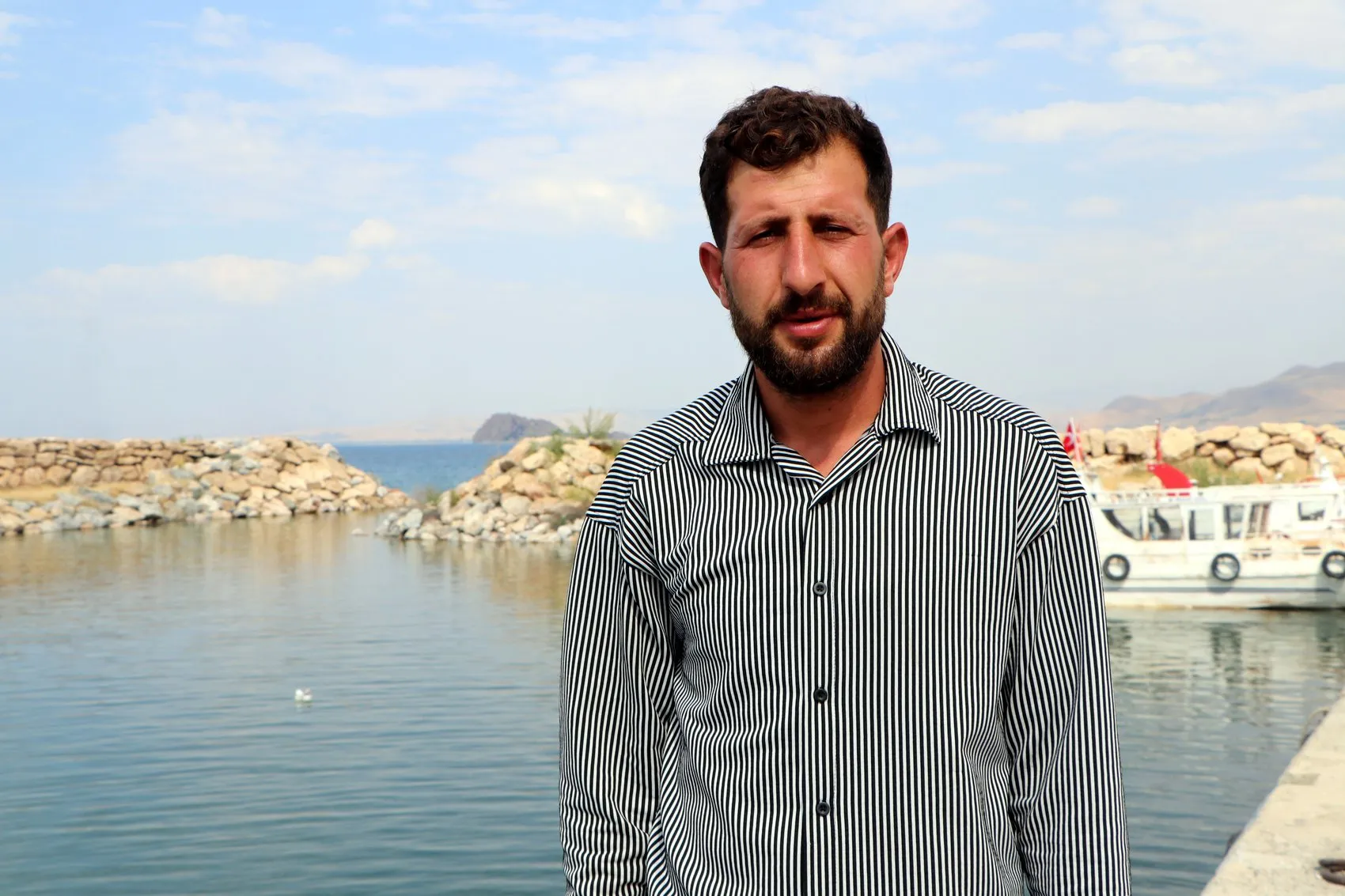 Van Gölü çocukların saç rengini değiştiren doğal bir boyaya dönüştü