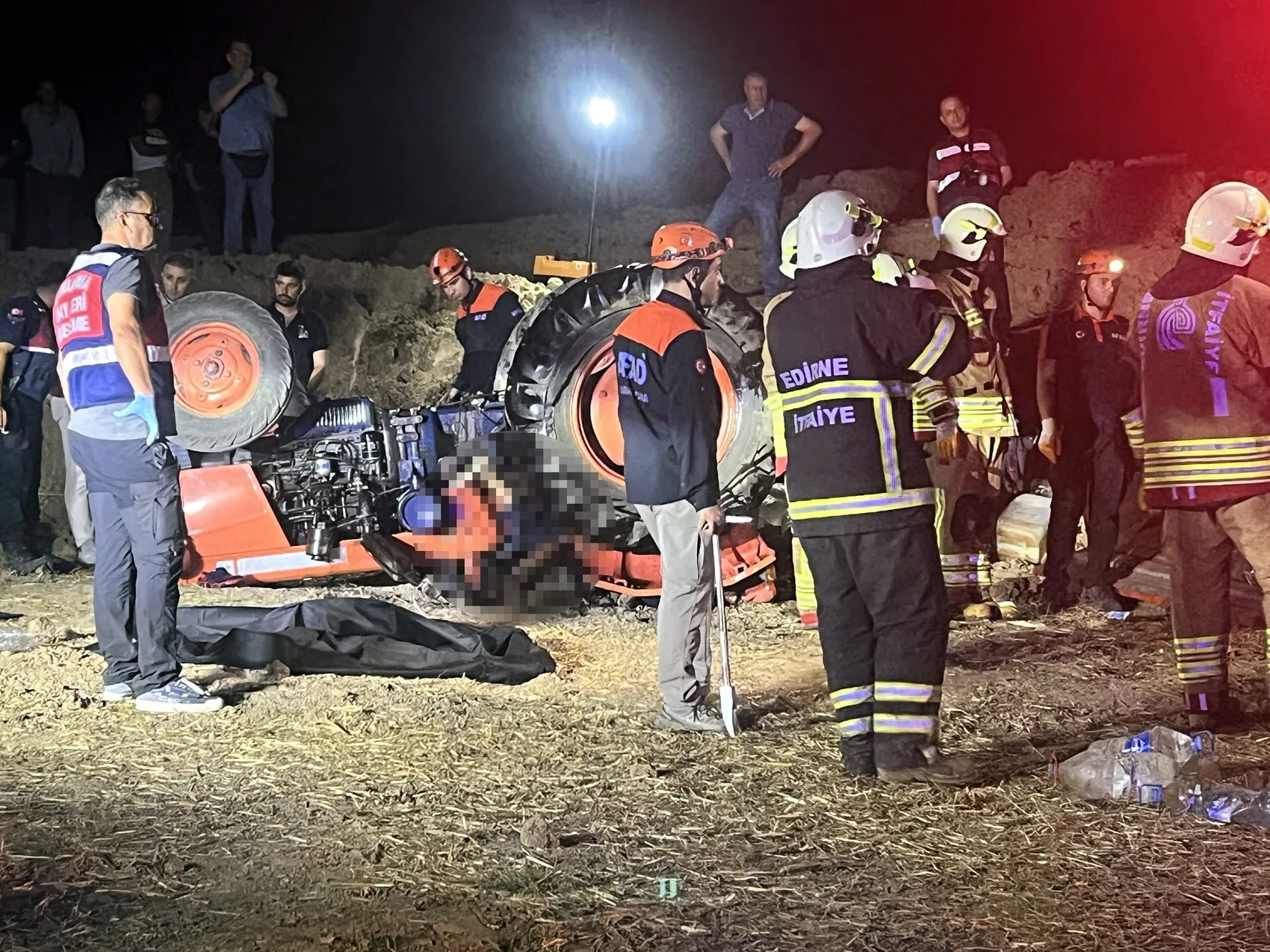 Edirne’de traktör kazasında hayatını kaybeden çift son yolculuğuna uğurlandı