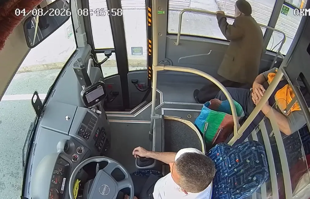 Trabzon'da otobüs şoförü fenalaşan yolcuyu hastaneye yetiştirdi