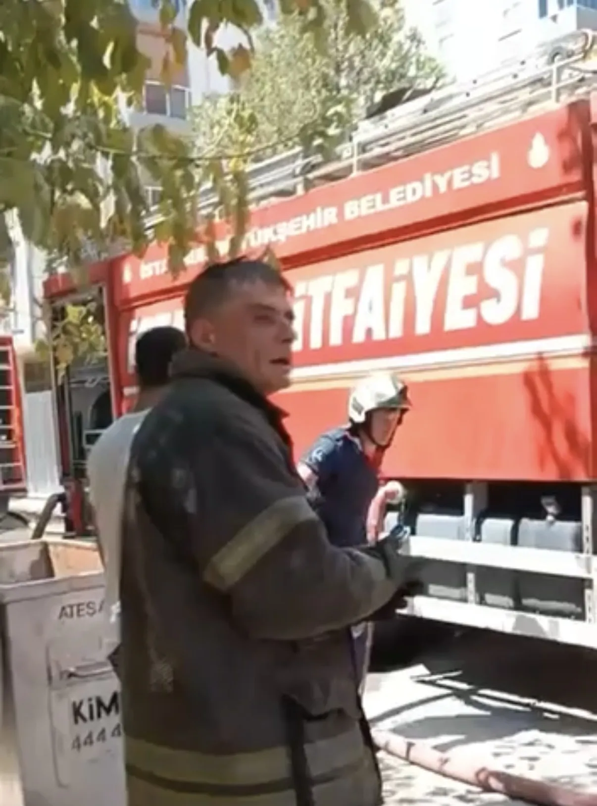 Kartal’da boş binanın çatısında yangın çıktı