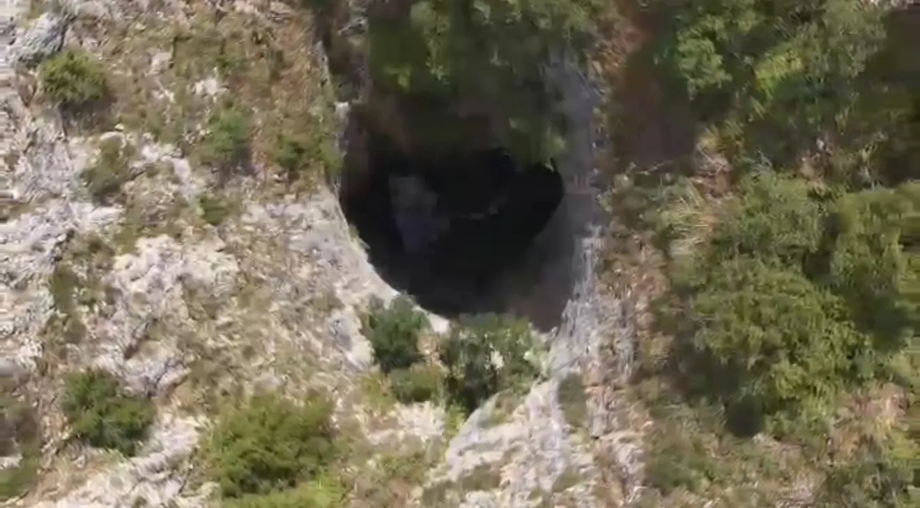 Bartın’daki devasa yeraltı şelalesi dronla görüntülendi