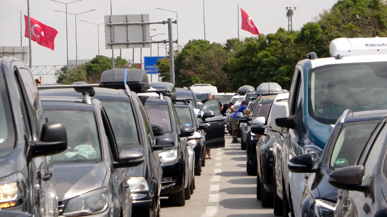 Edirne'de gurbetçi dönüşünde Kapıkule'den 5 bin 587 araçla son 3 yılın rekoru
