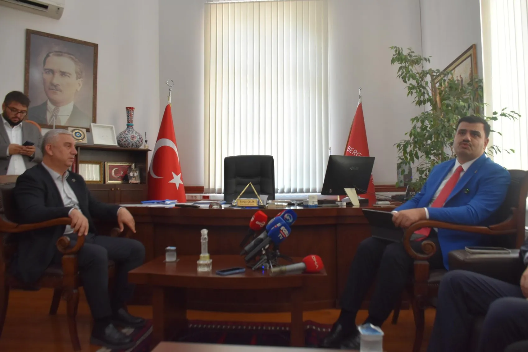 AK Partili İnan’dan belediyelere kredi tepkisi