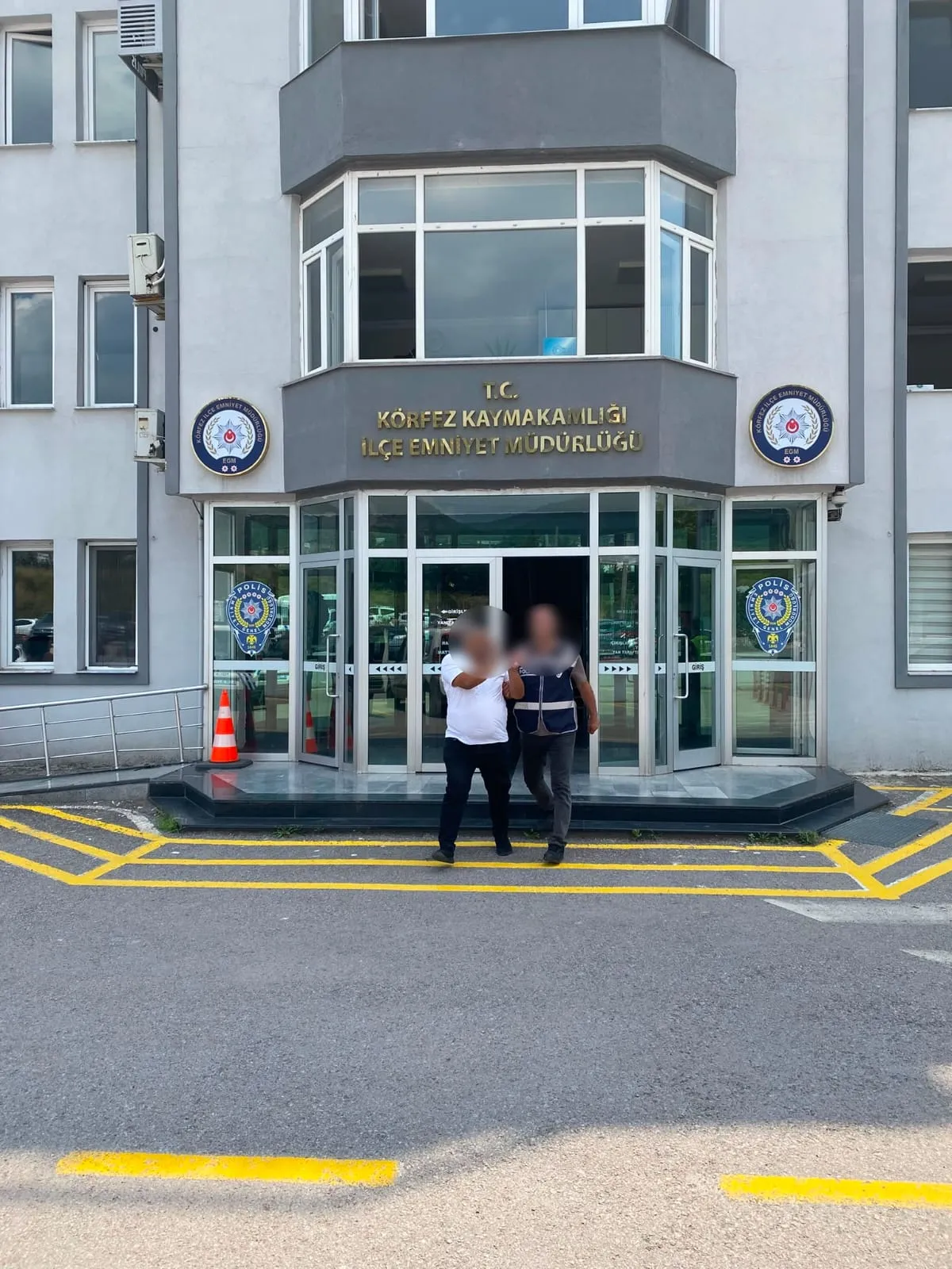 Kocaeli emniyeti aranan iki hükümlüyü operasyonla yakaladı