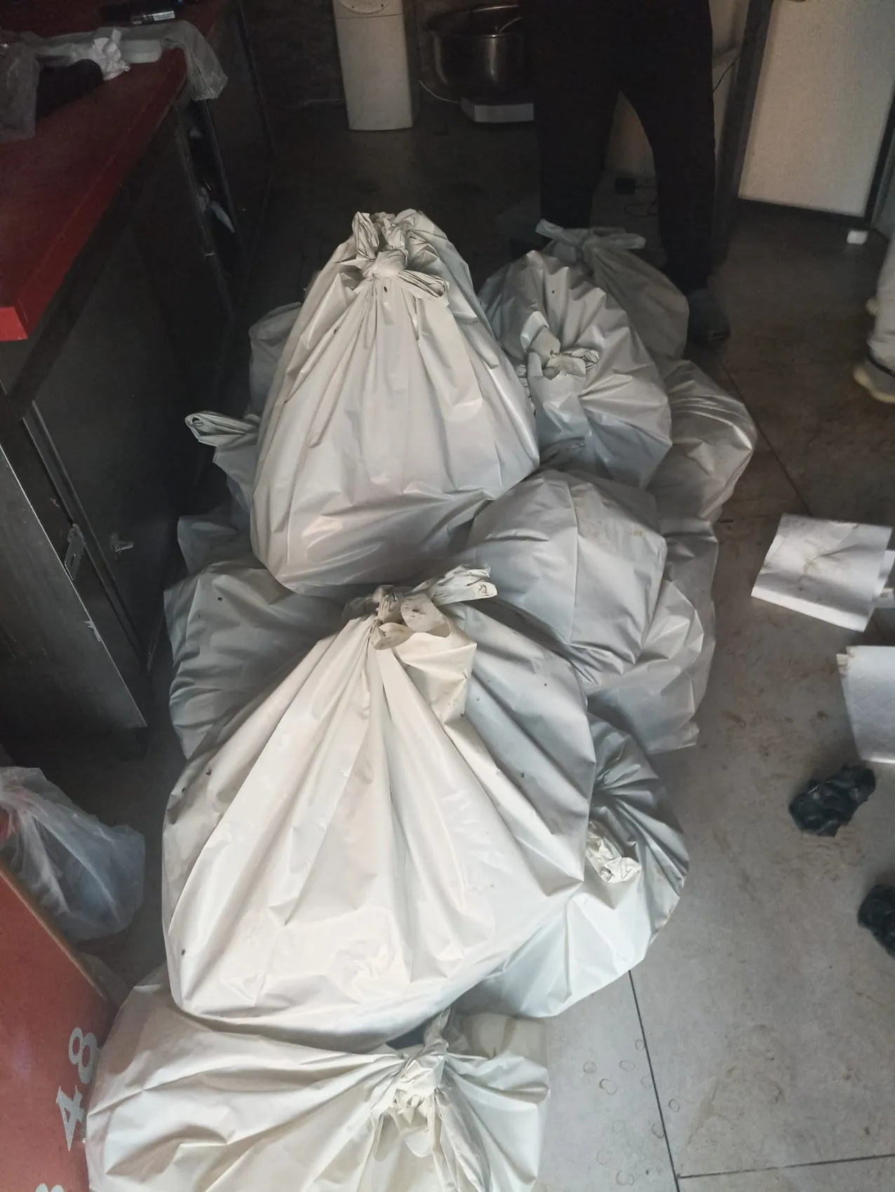 Bodrum'da bir depodan kötü koku yayıldı, 400 kilo bozuk et çıktı
