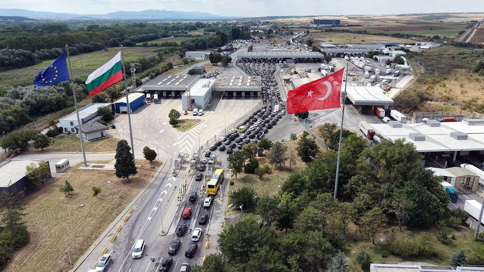Edirne'de gurbetçi dönüşünde Kapıkule'den 5 bin 587 araçla son 3 yılın rekoru