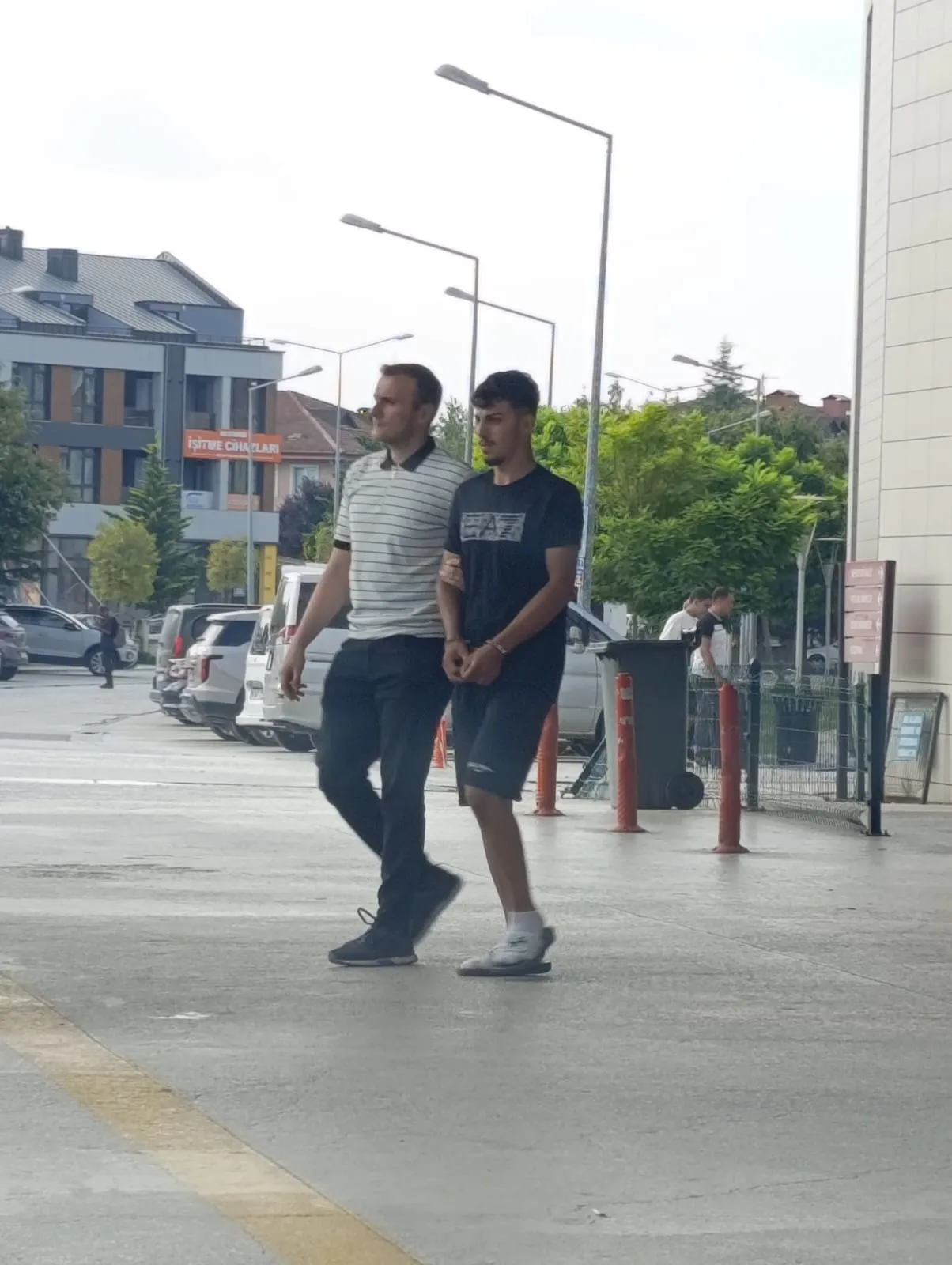 Mesajlaşma tartışması kanlı bitti Arkadaşını vuran şüpheli yakalandı