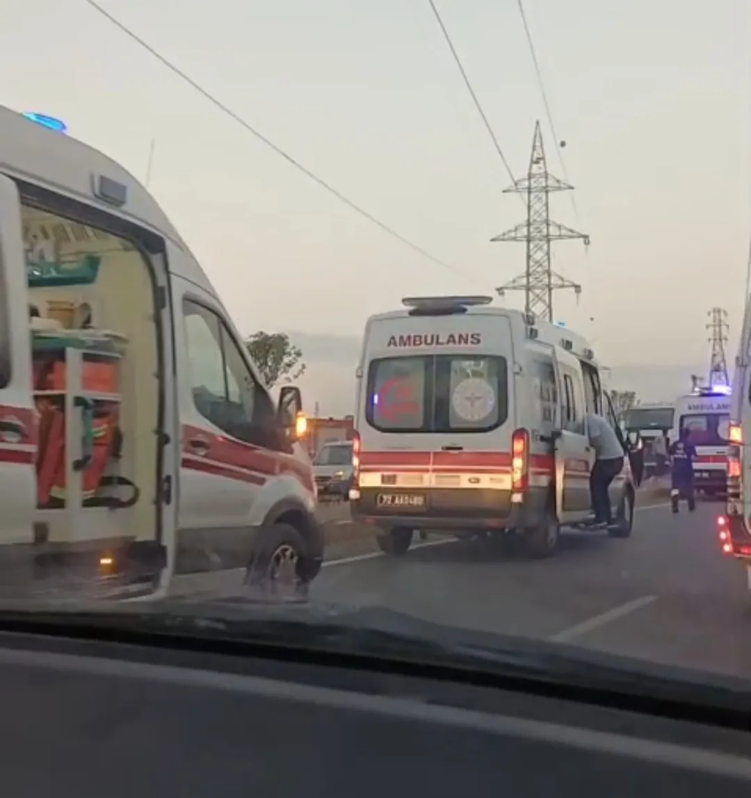 Batman yolunda iki minibüs çarpıştı dokuz kişi yaralandı