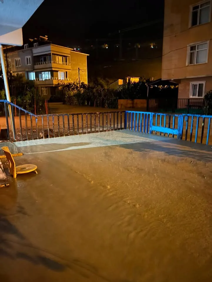 Giresun'da sel felaketi: Çınarcık Deresi'nin taşma anı dehşete düşürdü