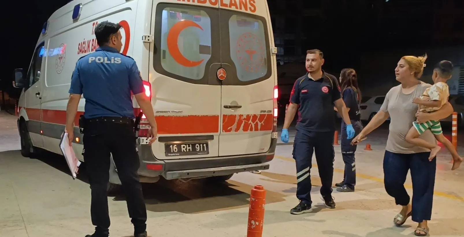 İnegöl sokaklarında dehşet Baba ve 4 yaşındaki oğlu vuruldu