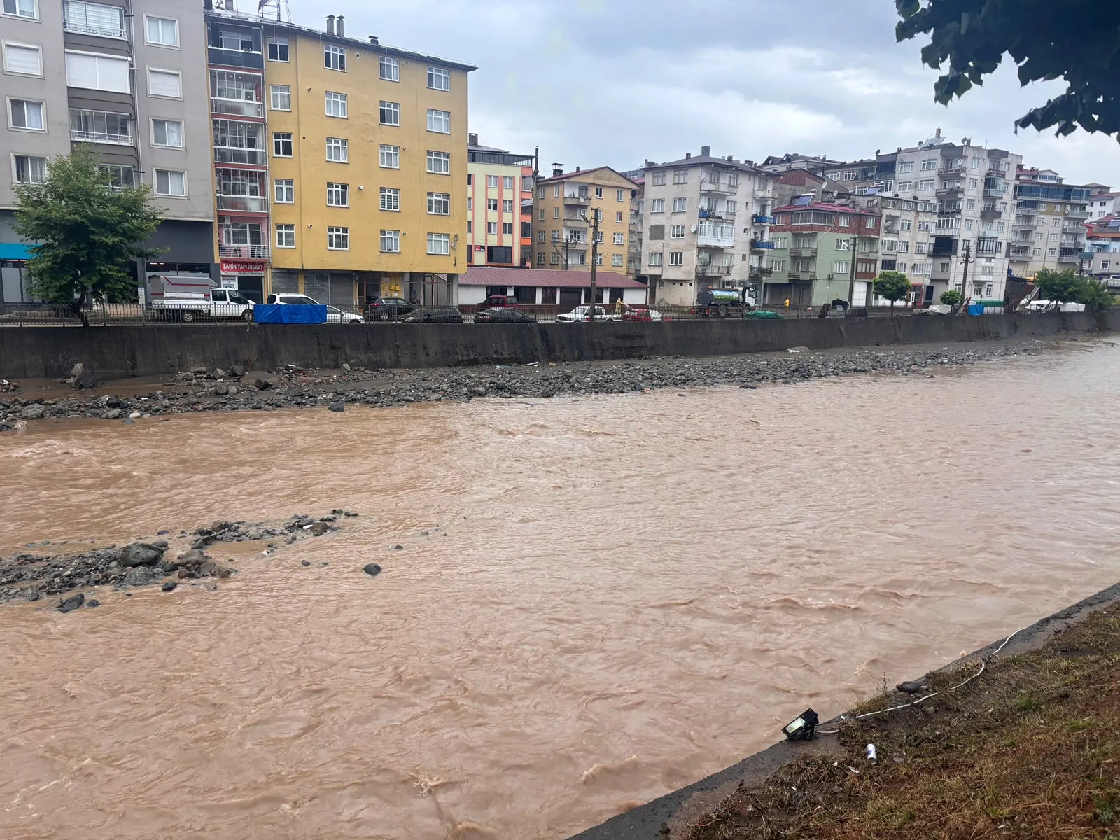 Giresun'da sel suları çekildi iki kişi aranıyor