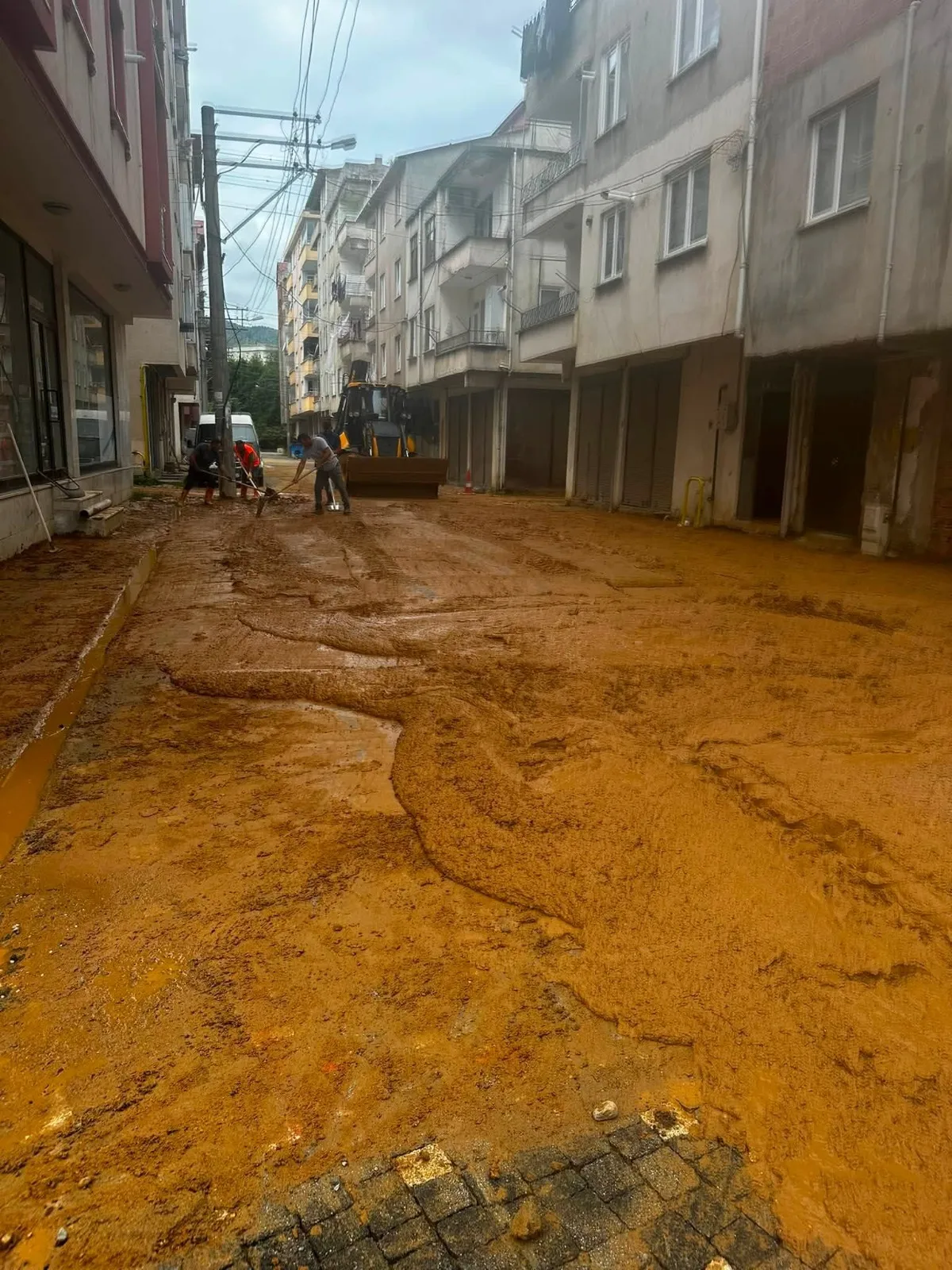 Giresun'da sel felaketi: Çınarcık Deresi'nin taşma anı dehşete düşürdü
