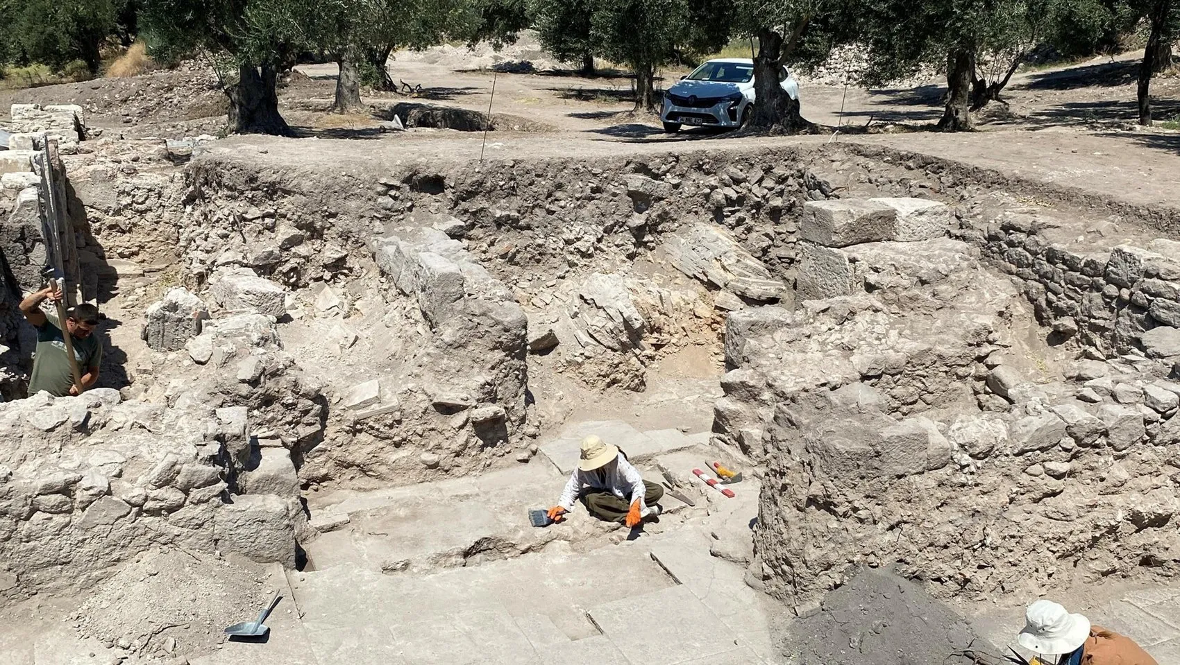 Çanakkale’de Roma dönemine ait devasa hamam gün yüzüne çıkıyor