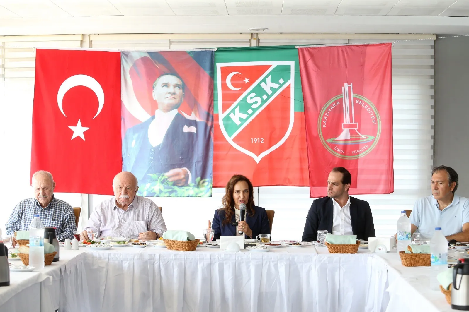 Karşıyaka taraftarı stat hayali için birleşti