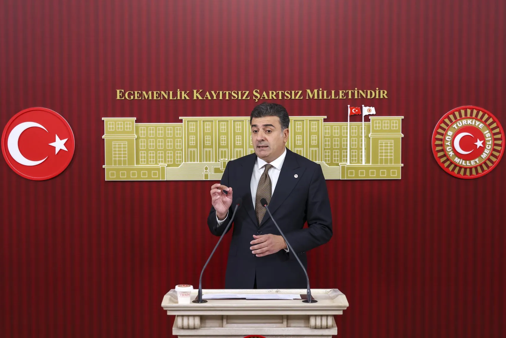 Yeni Parti hızla büyüyor Üye sayısı 300 bini aştı