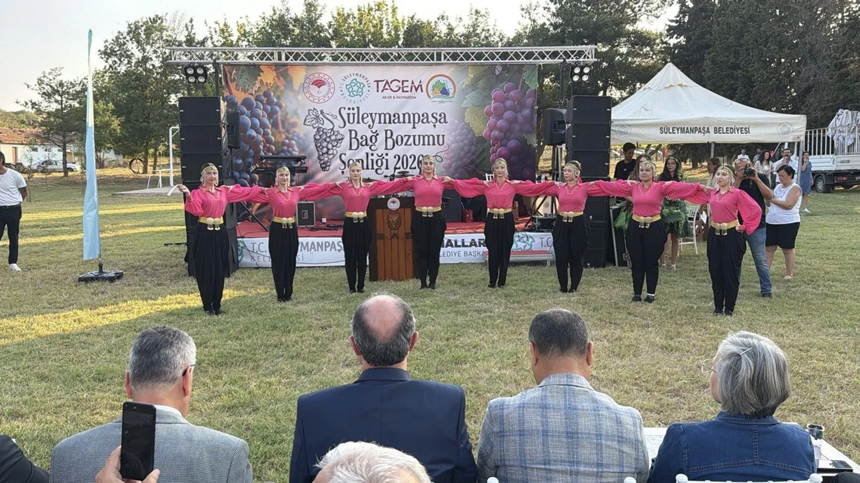 Tekirdağ'da bağ bozumu şenliği Üzüm hasadı başladı