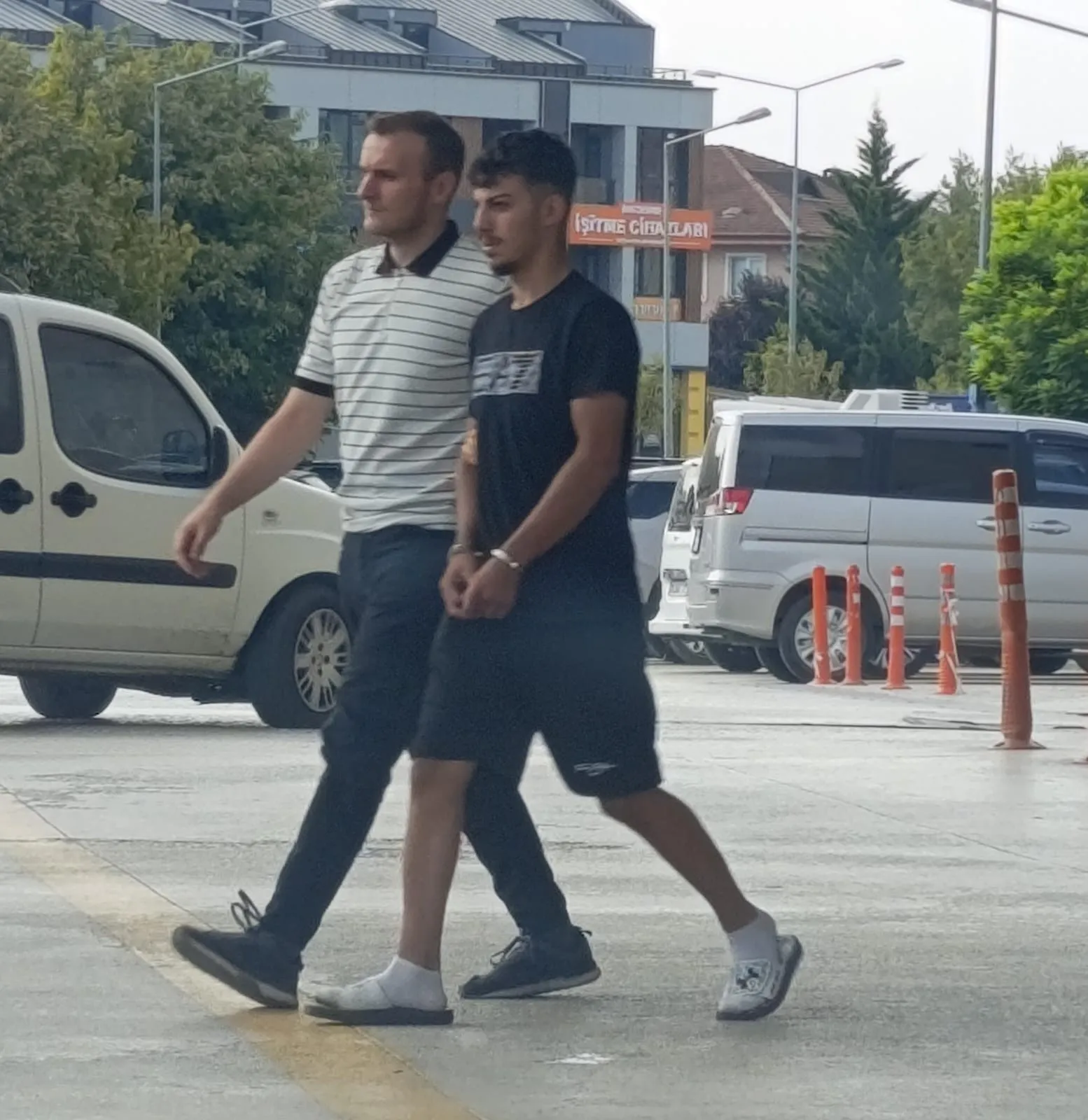 Mesajlaşma tartışması kanlı bitti Arkadaşını vuran şüpheli yakalandı