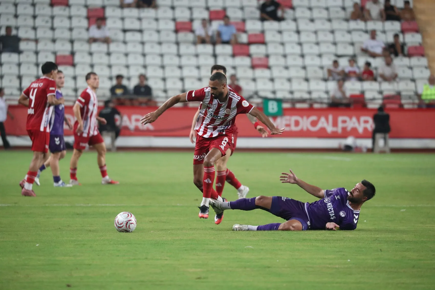 Antalyaspor gol düellosundan galip çıktı