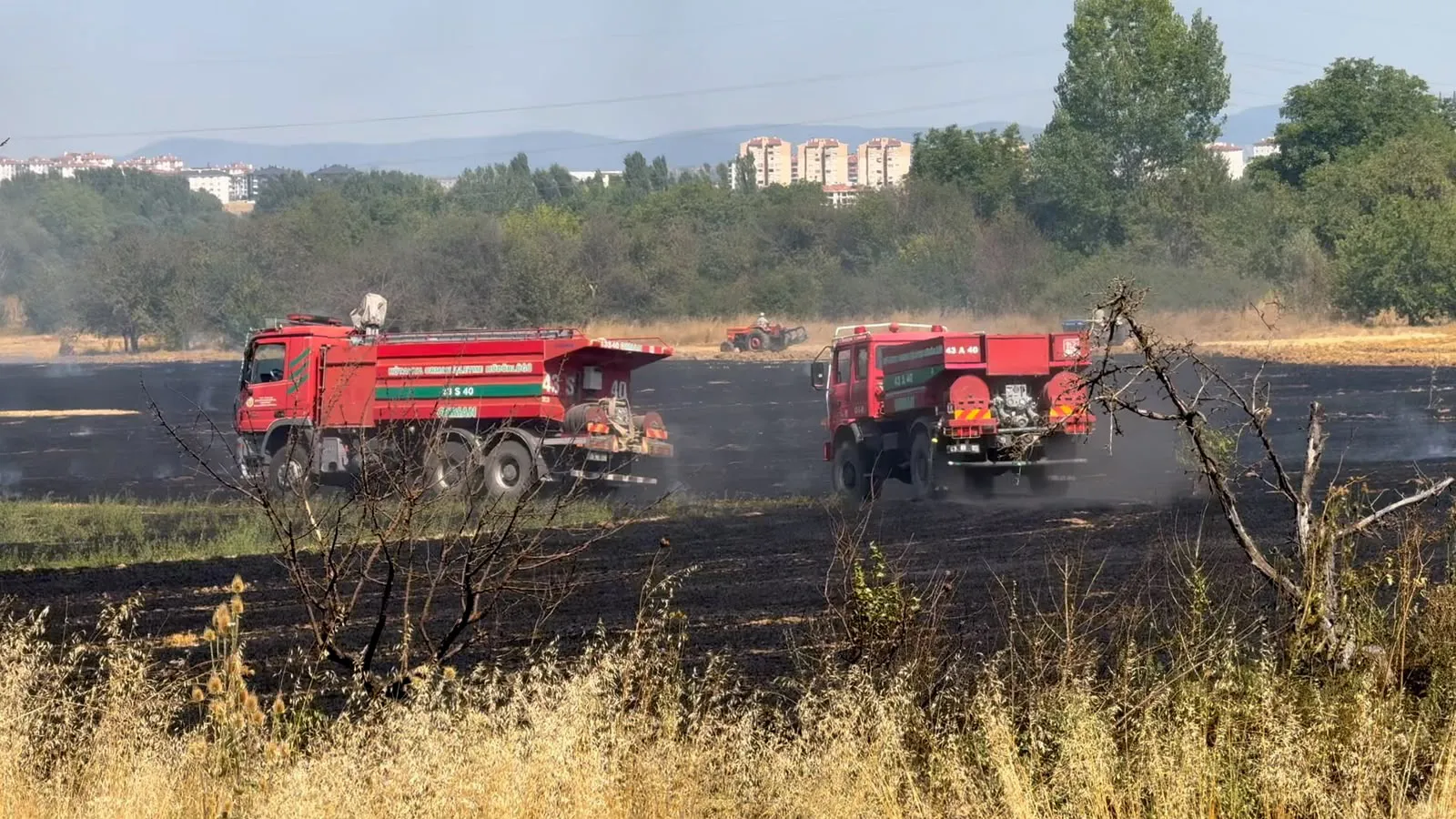 Kütahya kara yolunda anız yangını paniği