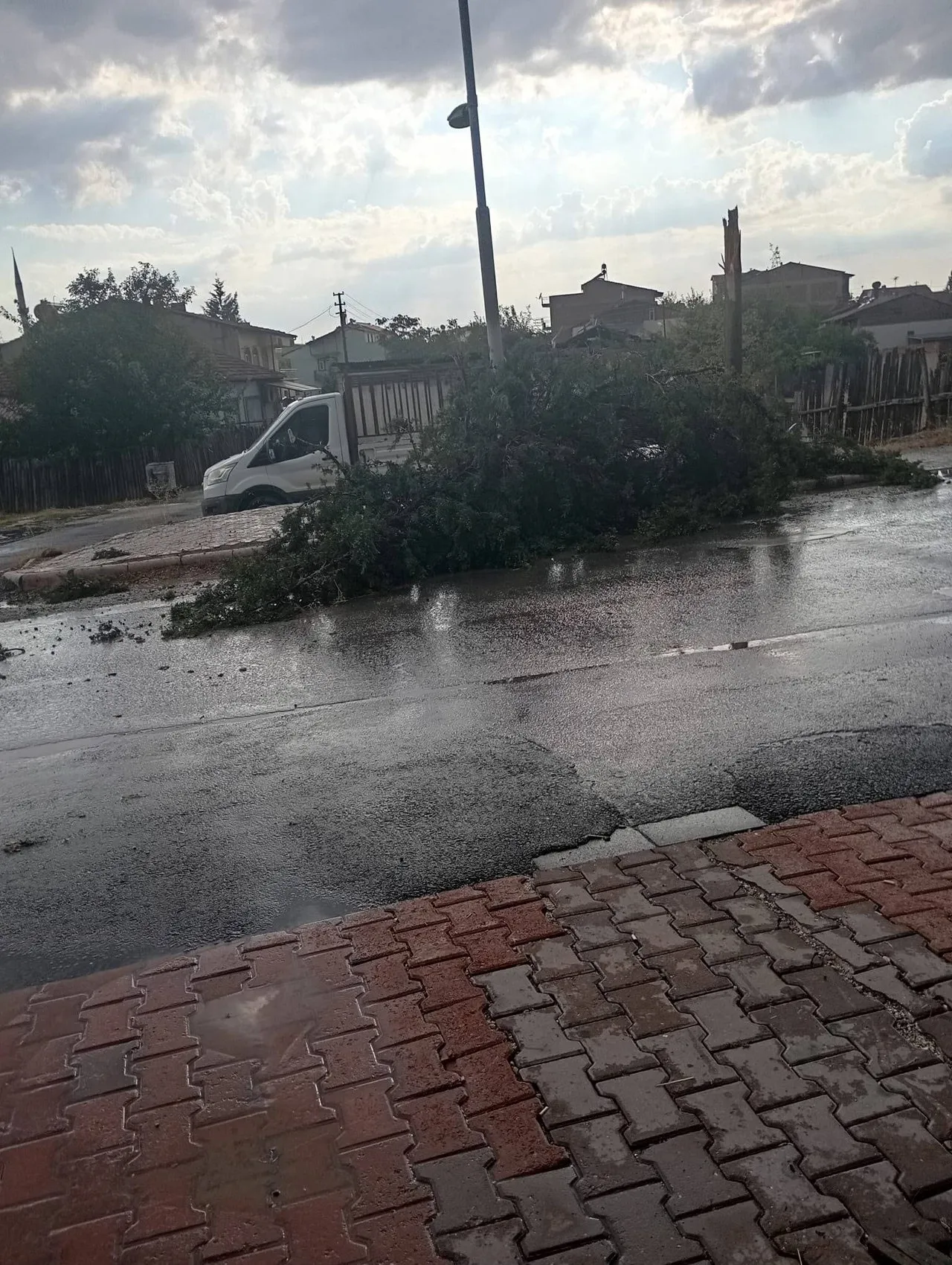 Malatya'da beş dakikalık fırtına şehri birbirine kattı
